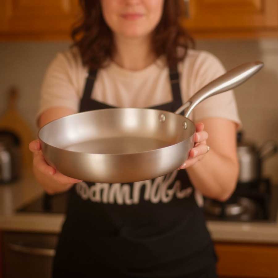 Nettoyer une poêle en inox : 5 astuces