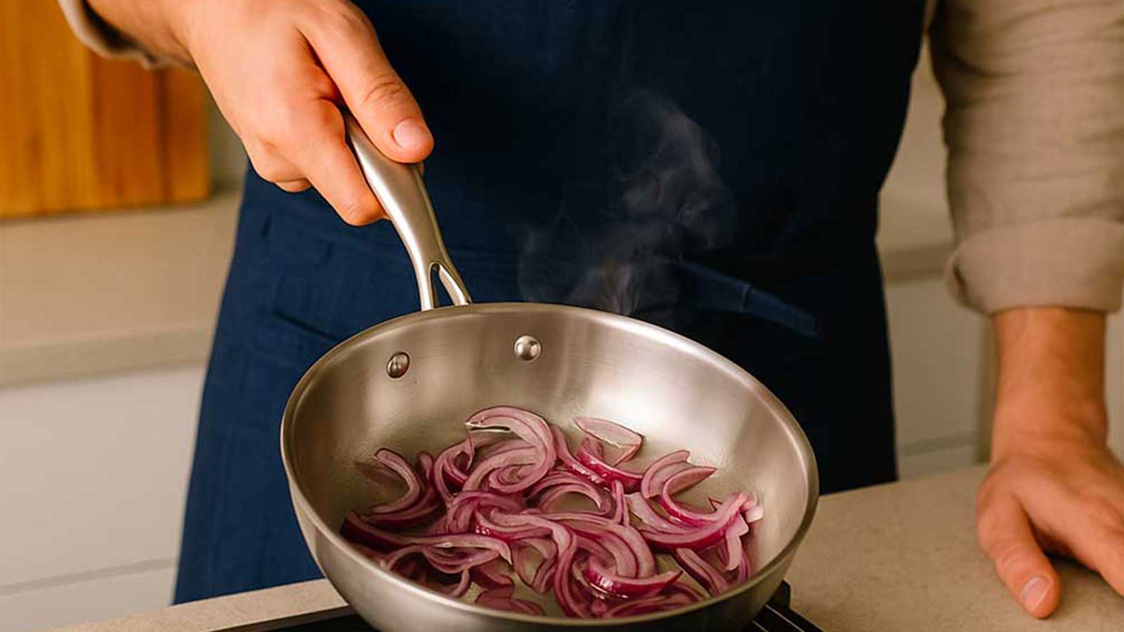 Quelle poêle dure toute une vie ? Pourquoi l’inox est imbattable sur la longévité - SAINE.