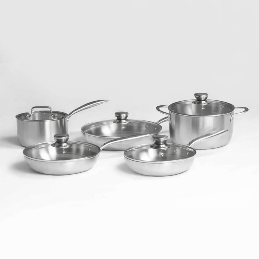 batterie de cuisine en inox avec poêles casserole et marmite