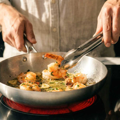 cuisson de crevettes dans l'inox