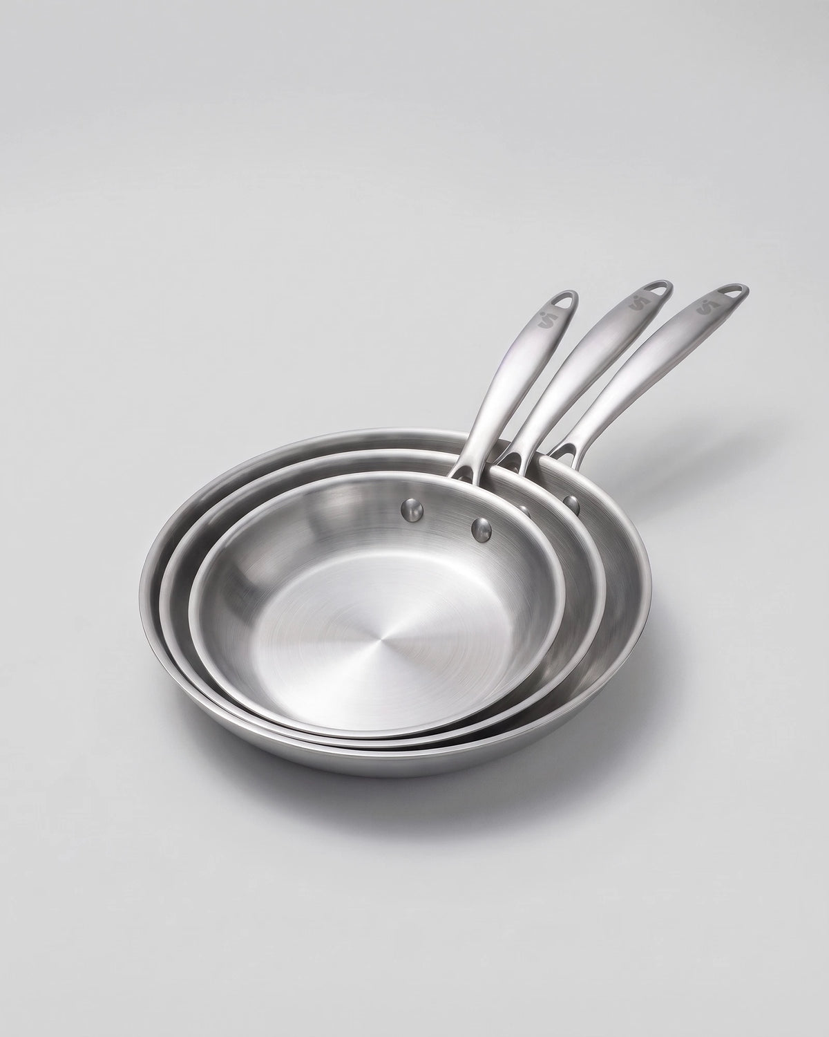 Trio de poêles inox SAINE 20, 26 et 30 cm empilées, inox 18/10 fabriqué en France, compatibles induction